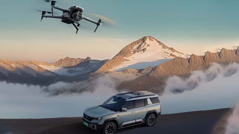 BYD-DJi-eevolucionan-la-experiencia-automotriz-en-mexico-un-dron-que-podras-llevar-y-desplegar-desde-el-techo-de-tu-auto-aun-en-movimiento